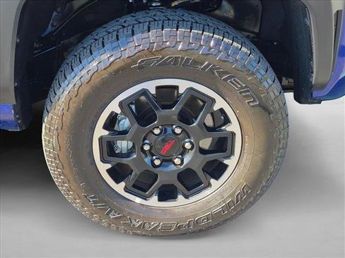 Certified 2025 Toyota Tacoma TRD Off-Road AWD/4WD image 22