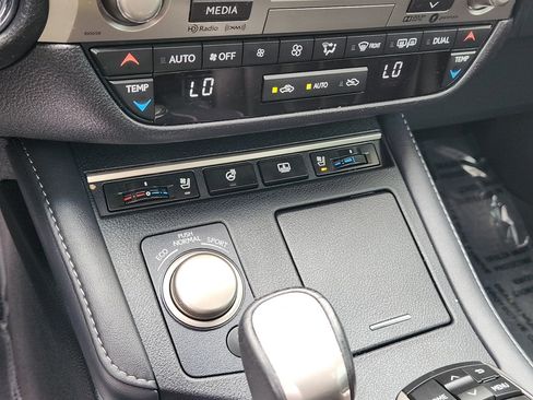 Used 2017 Lexus ES 350 w/ Luxury Package FWD image 16