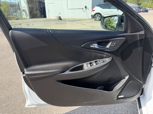 Used 2018 Chevrolet Malibu LT w/ Redline Edition FWD image 9