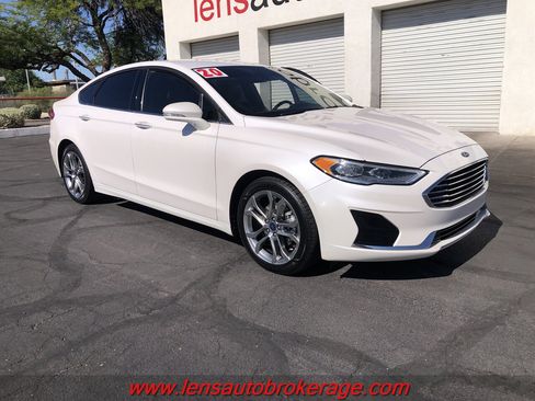 Used 2020 Ford Fusion SEL FWD image 2