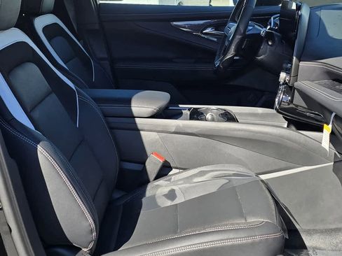 Used 2025 Chevrolet Blazer EV LT w/ Super Cruise Package image 11