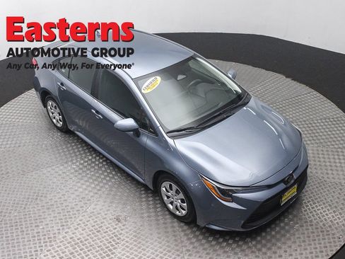Used 2025 Toyota Corolla LE FWD image 3