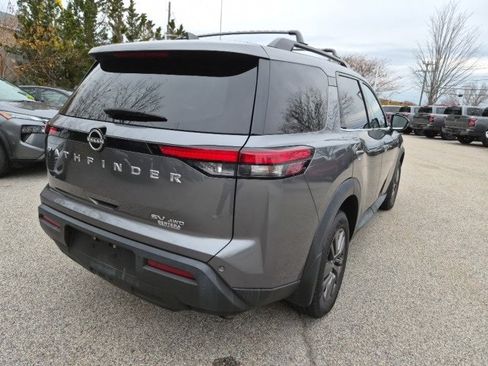 Used 2022 Nissan Pathfinder SV image 9