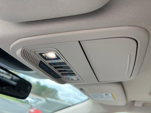 Used 2023 Ford Explorer Limited w/ Limited Technology Package image 18