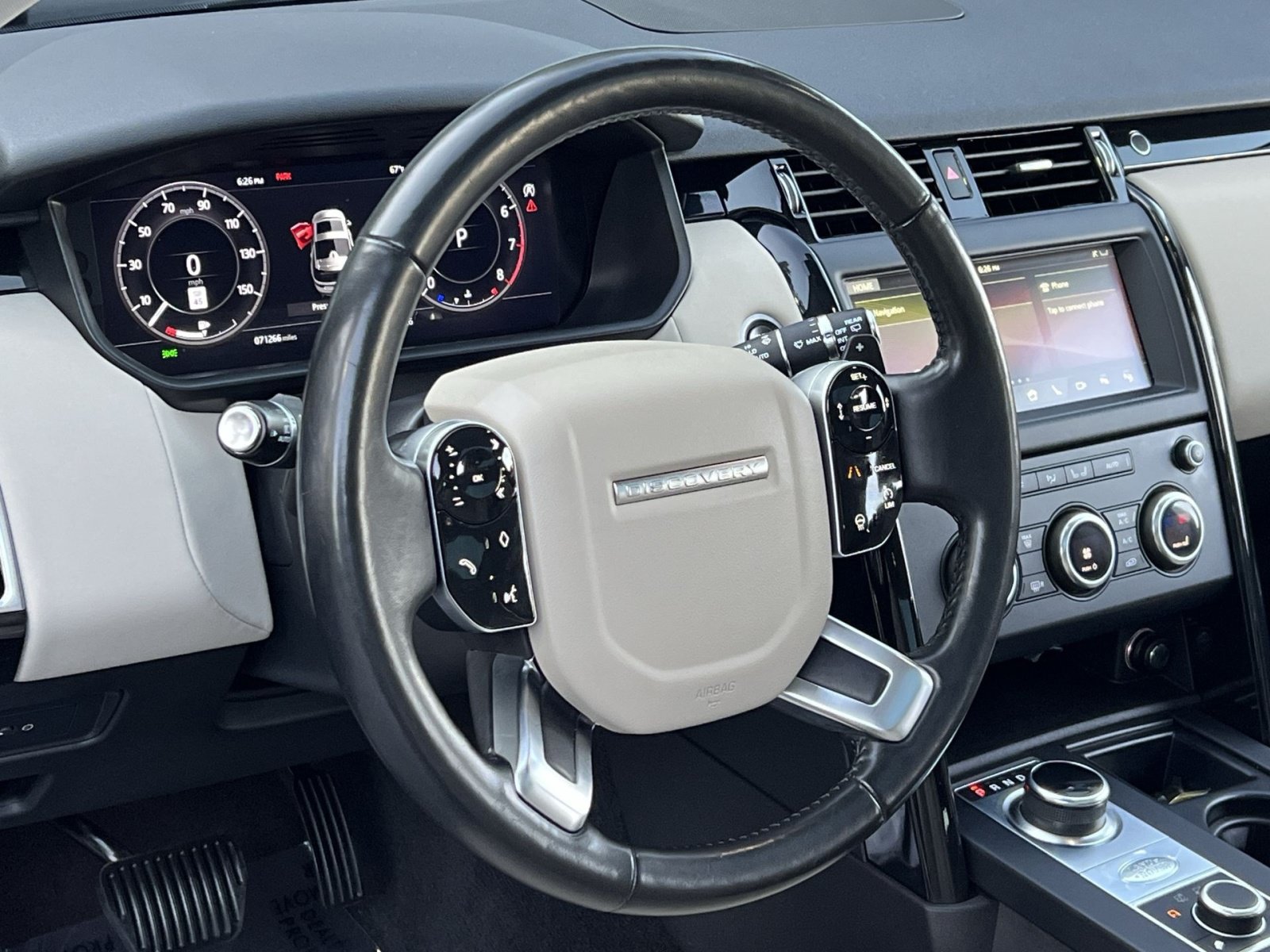 Used 2019 Land Rover Discovery SE AWD/4WD image 21