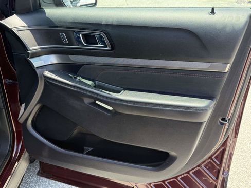 Used 2019 Ford Explorer XLT w/ Equipment Group 202A AWD/4WD image 26