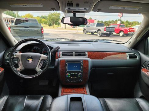 Used 2011 Chevrolet Suburban LTZ AWD/4WD image 21