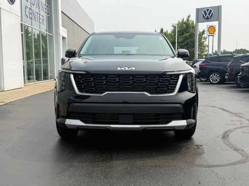 Used 2025 Kia Sorento LX FWD image 2