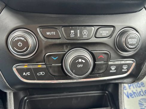 Used 2021 Jeep Cherokee Latitude FWD image 50