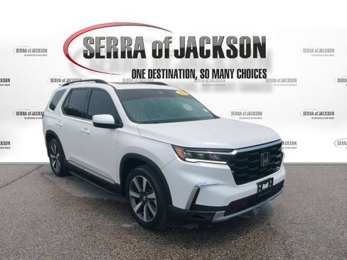 Used 2024 Honda Pilot Touring image 2