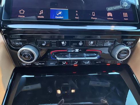 New 2025 Jeep Grand Cherokee Summit image 31