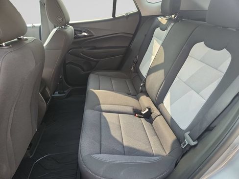 Used 2025 Chevrolet Trax LS w/ LS Convenience Package FWD image 16