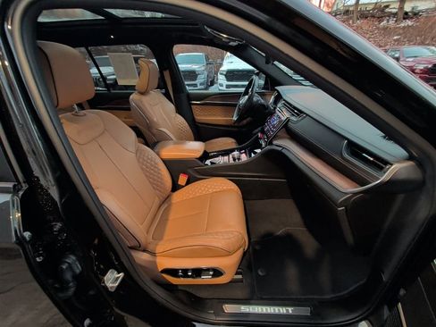 Certified 2022 Jeep Grand Cherokee Summit w/ Adv Protech Group IV image 17