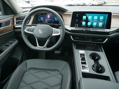 New 2026 Volkswagen Atlas SE image 9