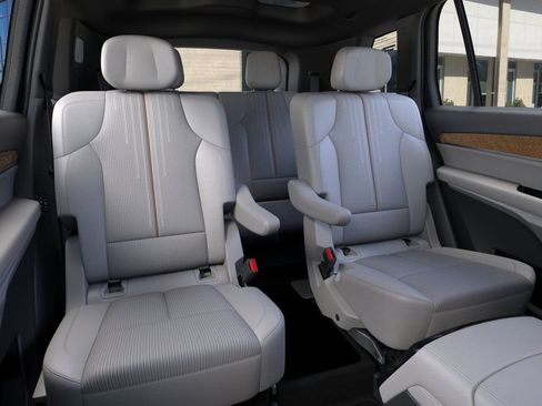 New 2026 Cadillac Vistiq Premium Luxury AWD/4WD image 17
