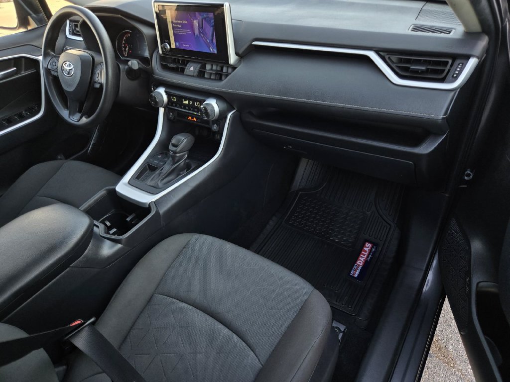 Used 2025 Toyota RAV4 XLE FWD image 7