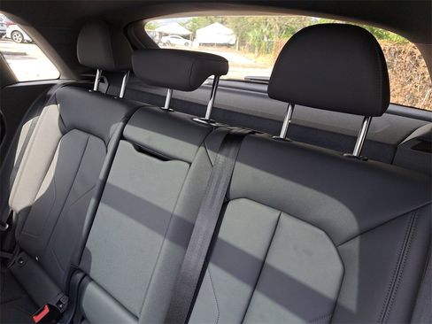 New 2025 Audi Q3 2.0T Premium image 28