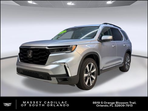 Used 2025 Honda Pilot Touring image 1
