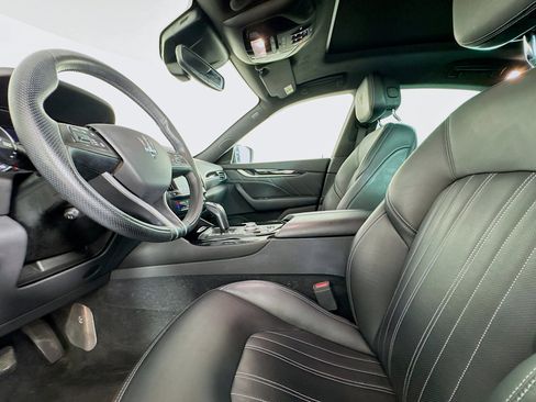 Used 2021 Maserati Levante image 21