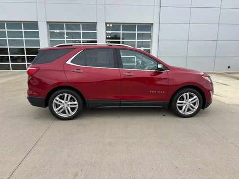 Used 2019 Chevrolet Equinox Premier FWD image 2