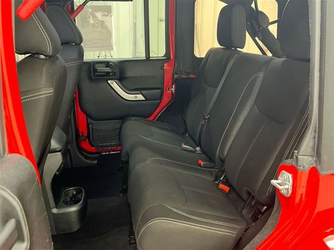 Used 2017 Jeep Wrangler Unlimited Sahara w/ Connectivity Group image 21