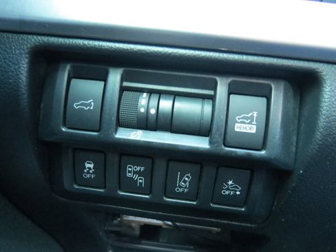 Used 2018 Subaru Outback 2.5i Premium image 16