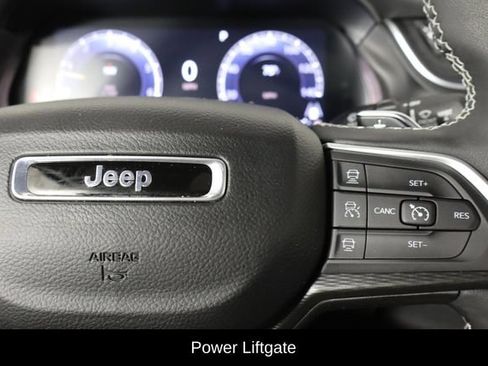 Used 2025 Jeep Grand Cherokee Altitude AWD/4WD image 10