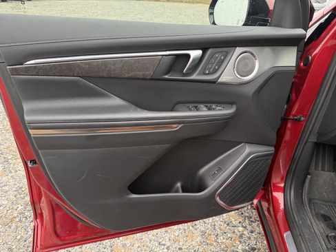 Used 2025 Buick Enclave Avenir w/ Super Cruise Package image 9