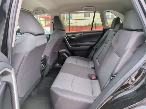 Used 2024 Toyota RAV4 XLE FWD image 10