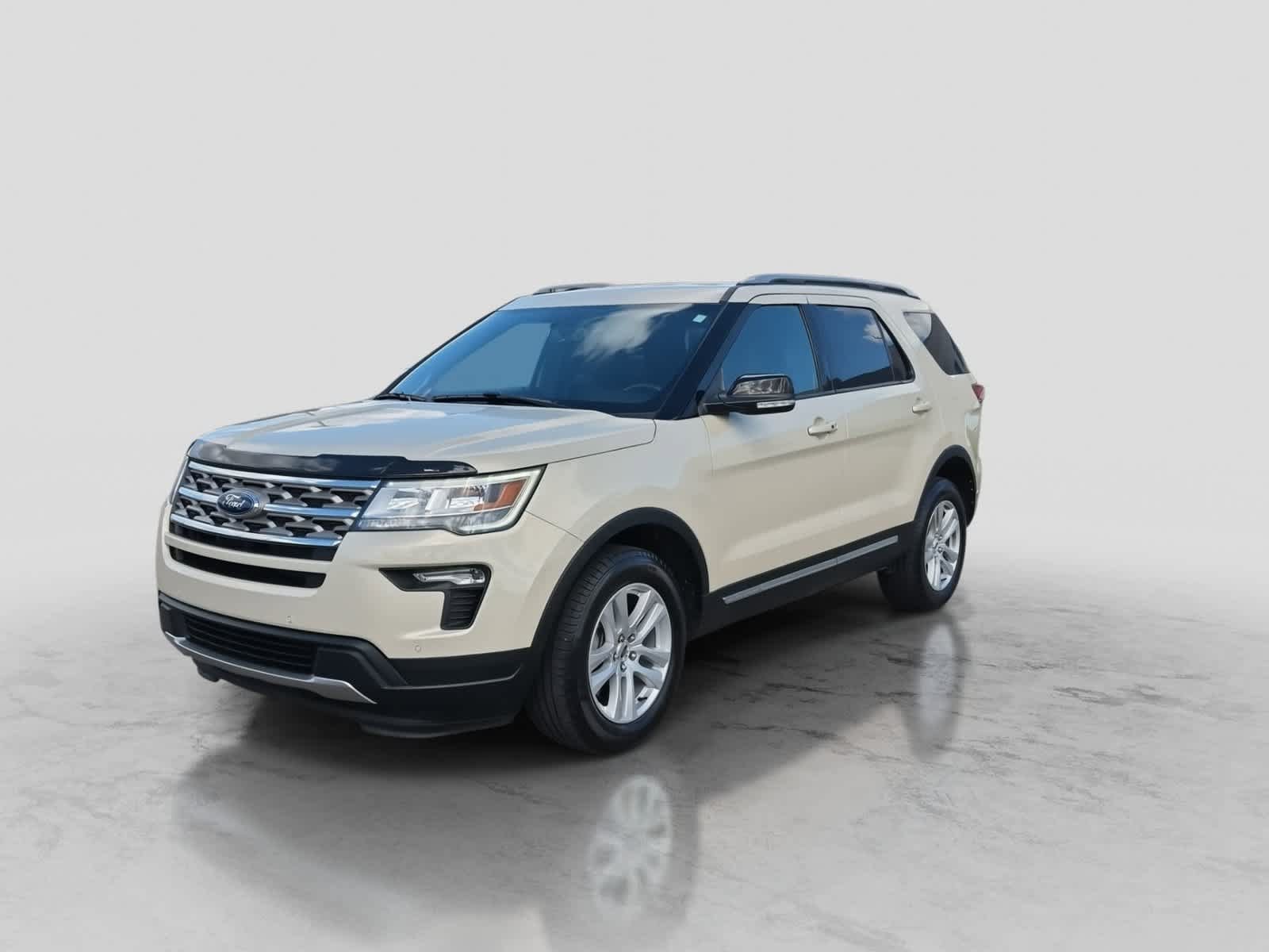 Used 2018 Ford Explorer XLT w/ Equipment Group 202A AWD/4WD image 4