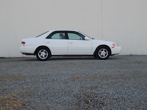 Used 1998 Toyota Camry LE image 6