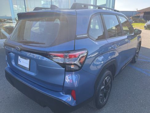 Used 2025 Subaru Forester AWD/4WD image 5