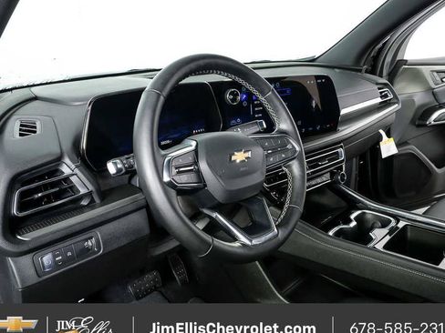 Certified 2025 Chevrolet Traverse LT FWD image 4