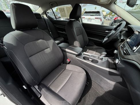 Used 2025 Nissan Altima 2.5 SV image 38