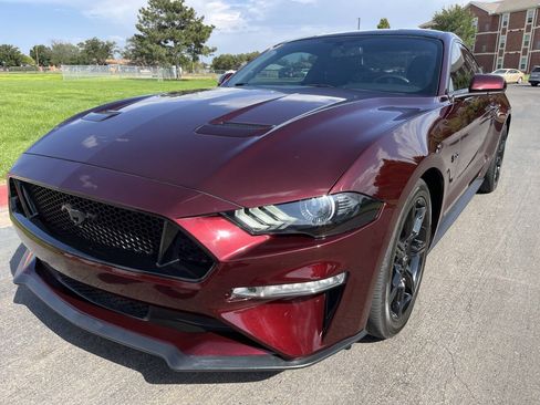 Used 2018 Ford Mustang GT w/ Black Accent Pkg RWD image 11