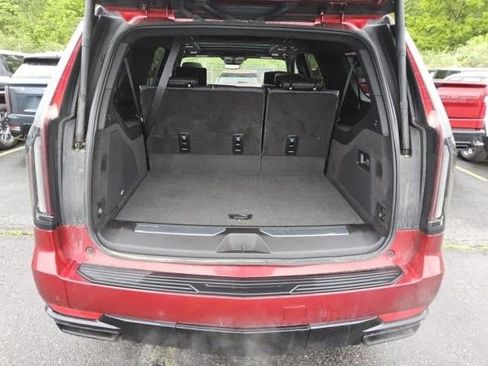 Used 2024 Cadillac Escalade ESV Sport Platinum w/ Heavy-Duty Trailer Package AWD/4WD image 4