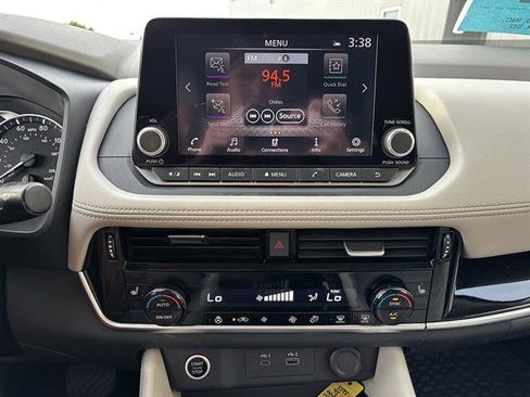 Used 2023 Nissan Rogue SL AWD/4WD image 9