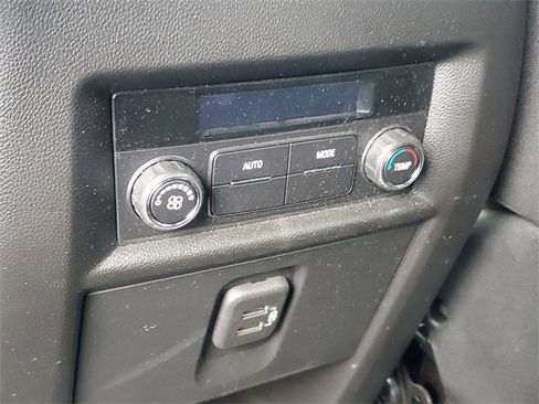 Certified 2023 Chevrolet Traverse LT image 11