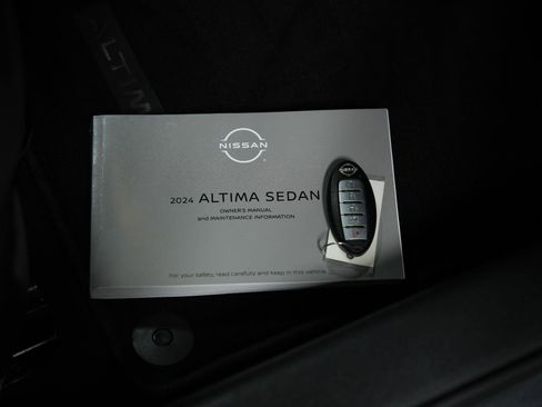 Used 2024 Nissan Altima 2.5 SV image 40