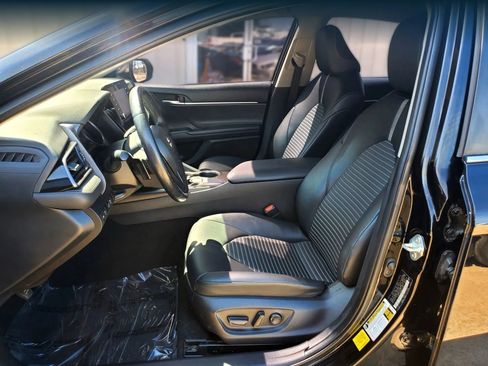 Used 2021 Toyota Camry SE FWD image 4