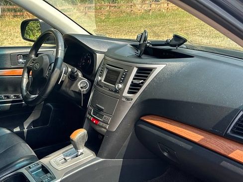 Used 2014 Subaru Outback 3.6R Limited w/ Moonroof Package AWD/4WD image 25