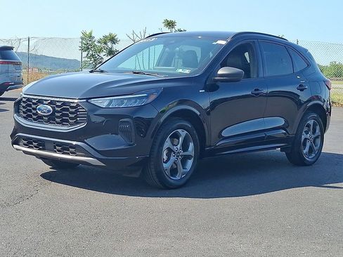 Used 2023 Ford Escape ST-Line w/ Tech Pack #1 AWD/4WD image 3