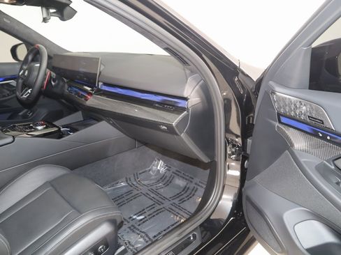 Used 2025 BMW M5 w/ Executive Package image 74