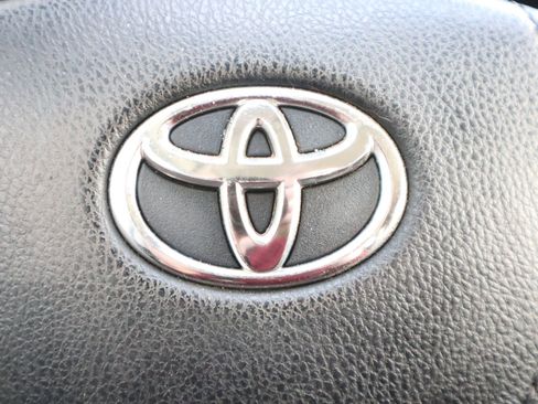 Used 2013 Toyota RAV4 LE image 31