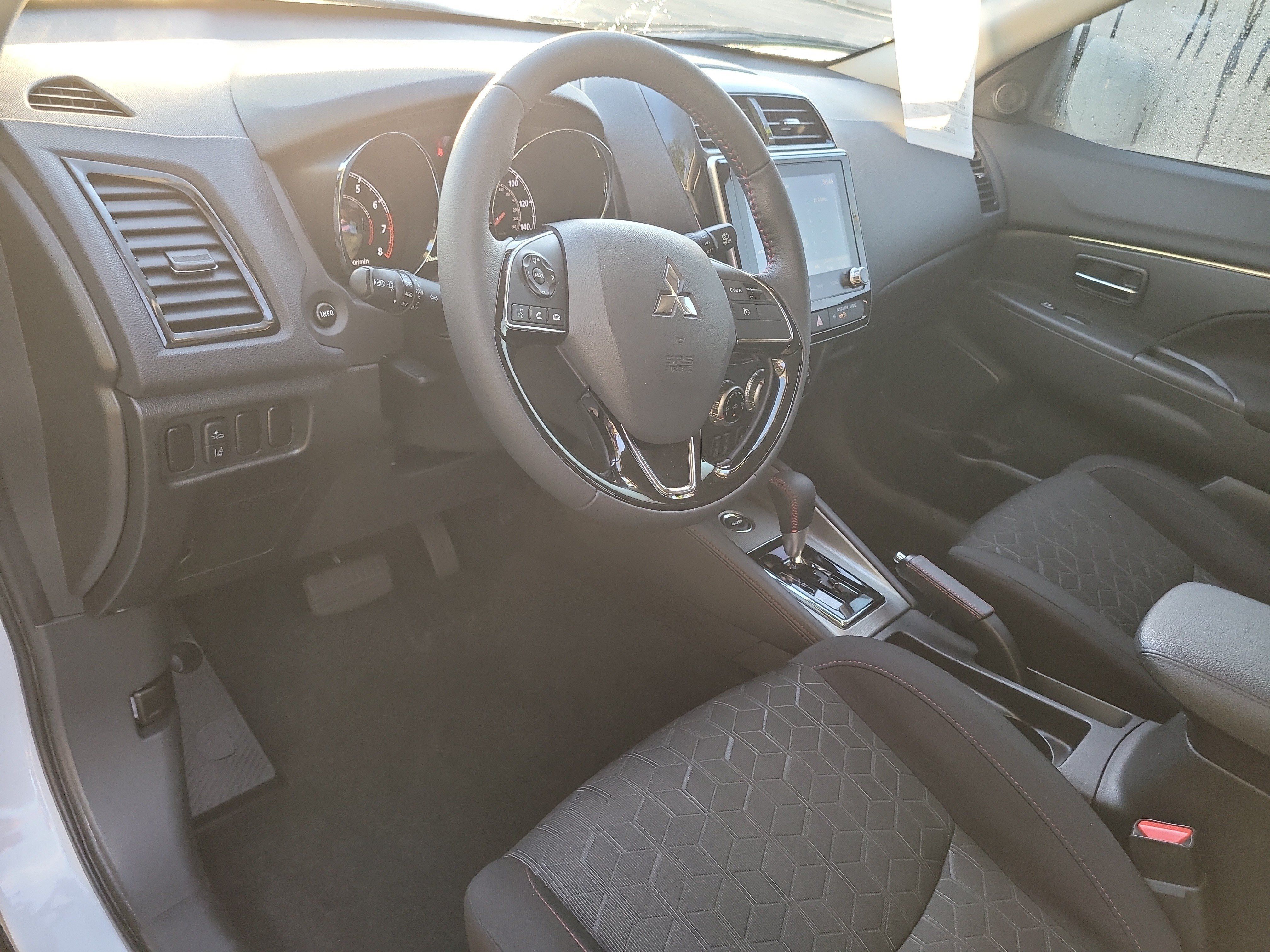 Used 2025 Mitsubishi Outlander Sport LE AWD/4WD image 19