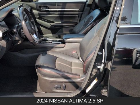 Used 2024 Nissan Altima 2.5 SR FWD image 14