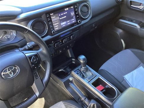 Used 2022 Toyota Tacoma TRD Sport image 25