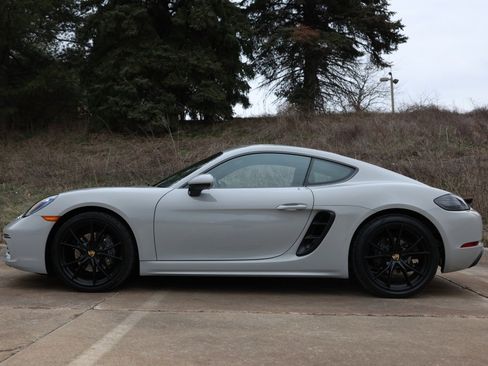 Used 2025 Porsche 718 Cayman image 3