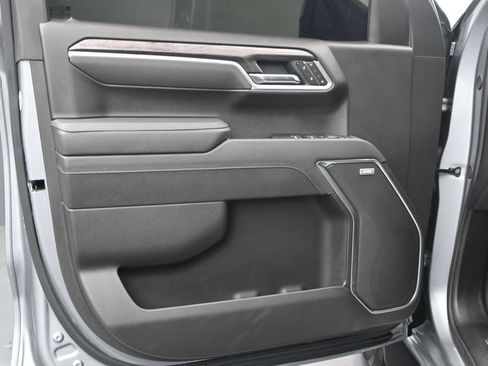 Used 2025 Chevrolet Silverado 1500 LTZ RWD image 11