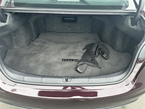 Used 2017 Toyota Avalon XLE w/ Carpet Mat Package FWD image 23